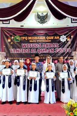 Senator Destita Hadiri Wisuda Perdana TPQ Misbahul Qur’an Lebong